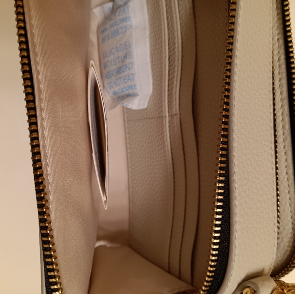 MARC JACOBS Leather Crossbody Bag In Oatmilk - Picture 11 of 13